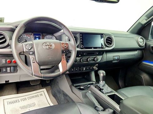 Used 2022 Toyota Tacoma TRD Off-Road w/ TRD Premium Off Road Package AWD/4WD image 10