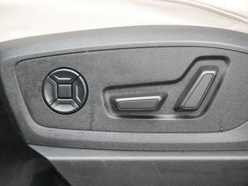 Used 2024 Audi Q8 e-tron Premium Plus w/ Premium Plus Package AWD/4WD image 20