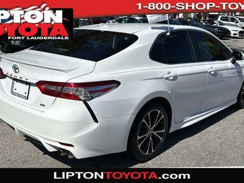 Used 2020 Toyota Camry SE image 9