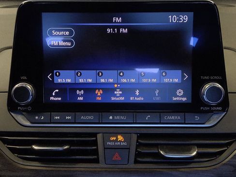 Used 2024 Nissan Altima 2.5 SV FWD image 25
