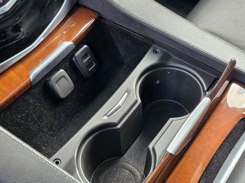 Used 2019 Cadillac Escalade Premium Luxury image 36