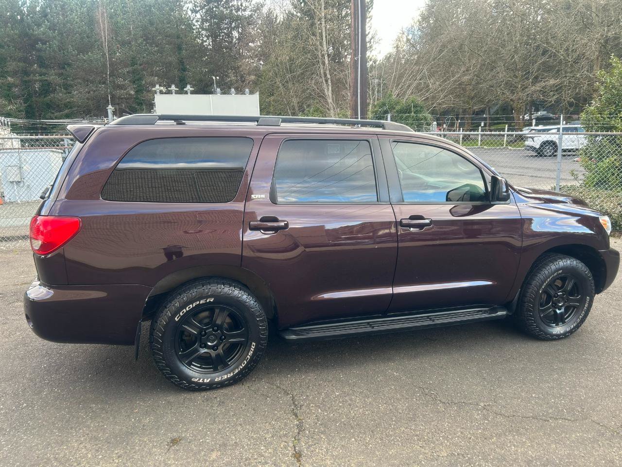 Used 2016 Toyota Sequoia SR5 w/ Premium Package AWD/4WD image 4