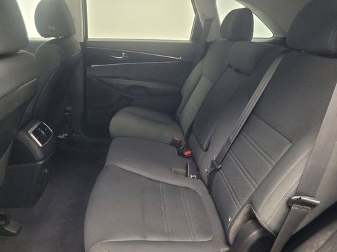 Used 2020 Kia Sorento LX AWD/4WD image 18