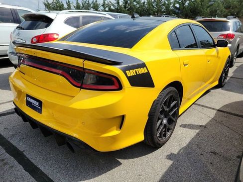 Used 2017 Dodge Charger R/T image 3