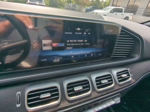 Used 2025 Mercedes-Benz GLE 450e 4MATIC image 6