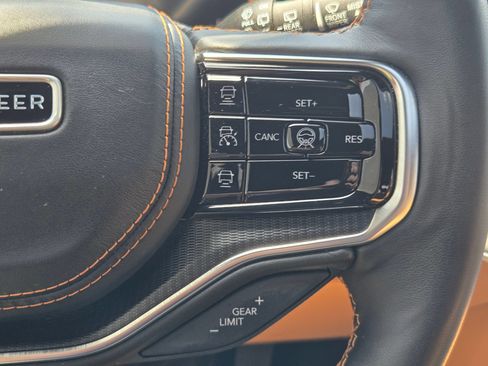 Used 2024 Jeep Grand Wagoneer Series III w/ Rear Seat Video Group 1 AWD/4WD image 29