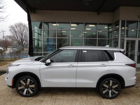 New 2026 Mitsubishi Outlander SE image 4