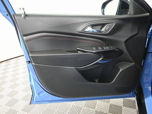 Used 2024 Chevrolet Trax RS w/ Sunroof Package image 18