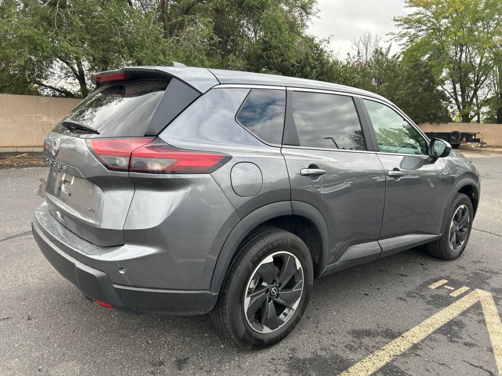 Used 2025 Nissan Rogue SV AWD/4WD image 20