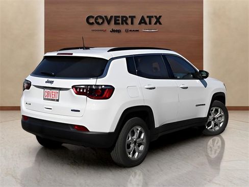New 2026 Jeep Compass Latitude image 5