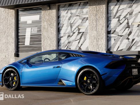 Used 2023 Lamborghini Huracan Tecnica image 11