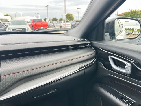 Used 2025 Jeep Compass Trailhawk w/ Trailer Tow Group image 35