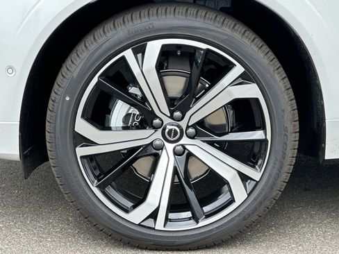 New 2025 Volvo XC60 B5 Ultra w/ Protection Package Premier image 30