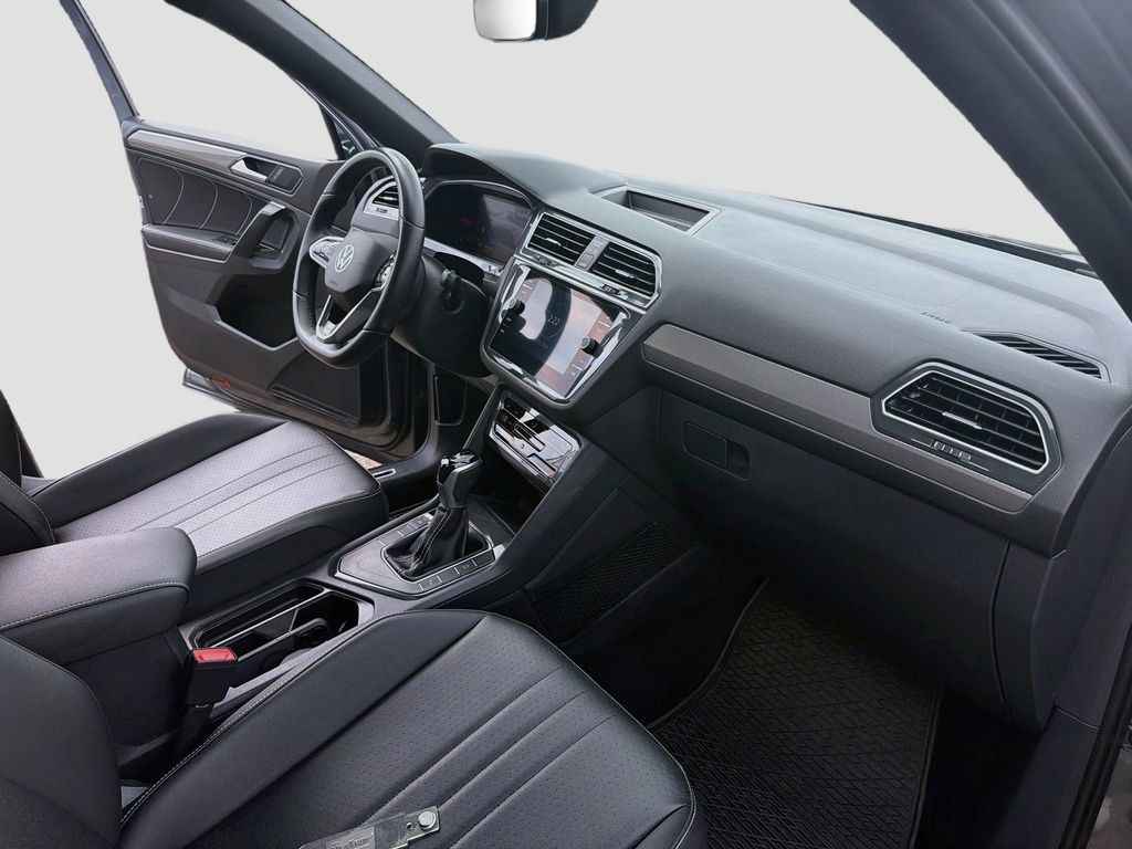 Used 2023 Volkswagen Tiguan SE R-Line FWD image 32