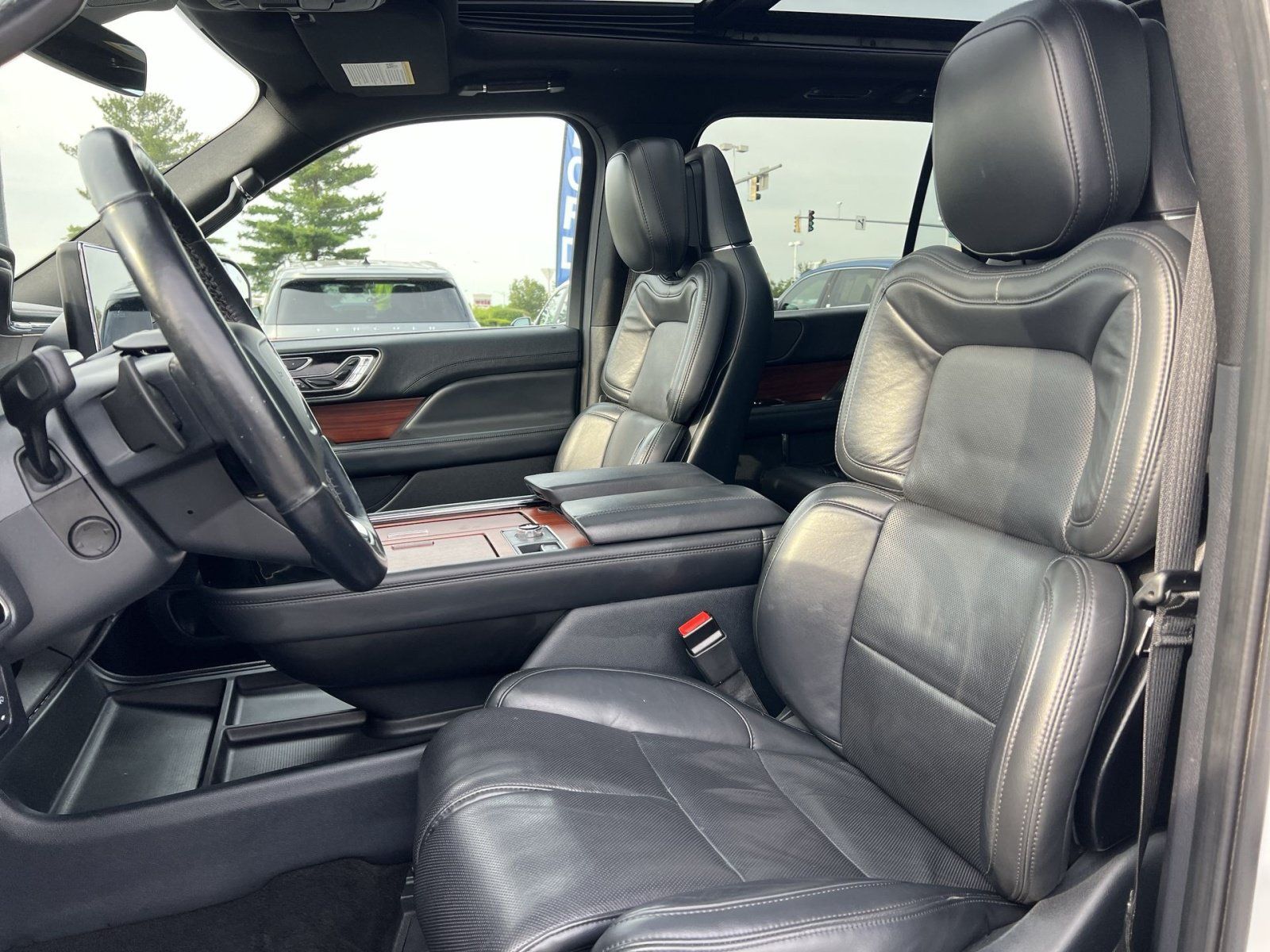 Used 2023 Lincoln Navigator Reserve AWD/4WD image 21