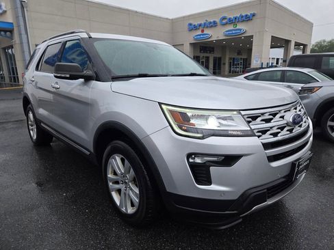 Used 2019 Ford Explorer XLT w/ Equipment Group 202A AWD/4WD image 3