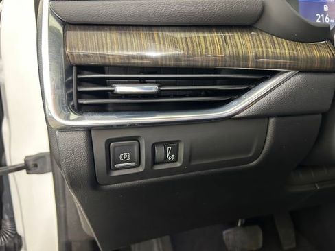 Used 2023 Cadillac XT4 Premium Luxury image 19