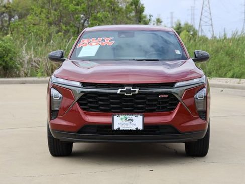 Used 2024 Chevrolet Trax RS FWD image 2