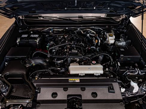 Used 2024 Toyota Tacoma TRD Off-Road image 31