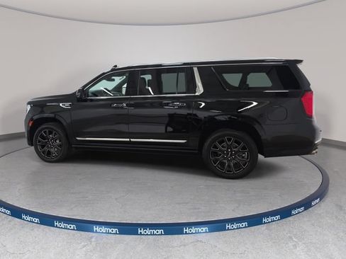 Used 2024 GMC Yukon XL Denali AWD/4WD image 8