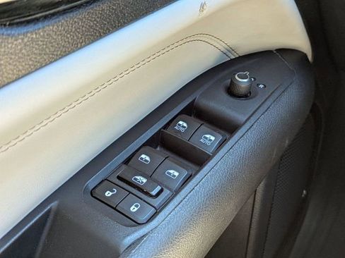 Used 2024 Jeep Compass Limited image 25