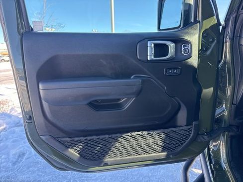 Used 2022 Jeep Gladiator Willys image 14
