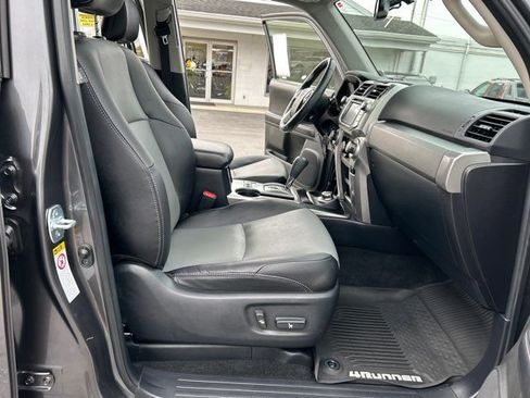 Used 2018 Toyota 4Runner SR5 Premium image 22