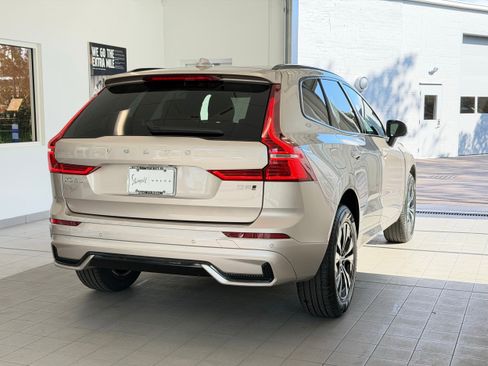 Certified 2025 Volvo XC60 B5 Core AWD/4WD image 6