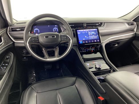 Used 2023 Jeep Grand Cherokee Limited w/ Black Appearance Package AWD/4WD image 19