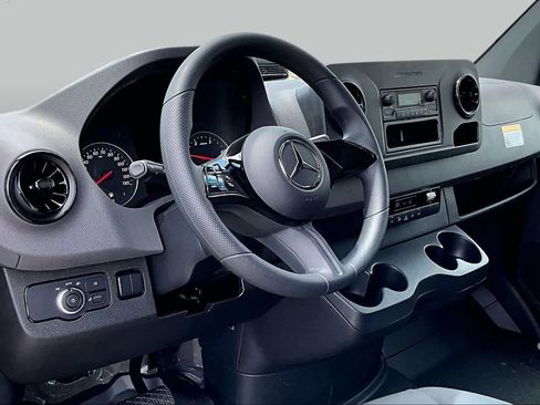 Used 2025 Mercedes-Benz Sprinter 2500 image 17