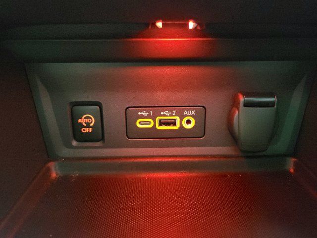 Used 2025 Nissan Sentra SR w/ SR Premium Package FWD image 34