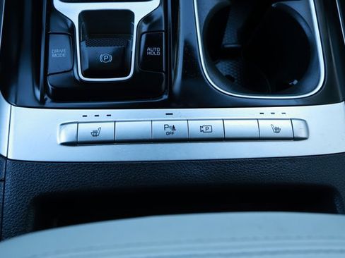 Used 2024 Kia Carnival LX image 20