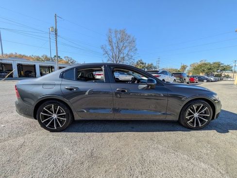 Used 2023 Volvo S60 T8 Plus image 4