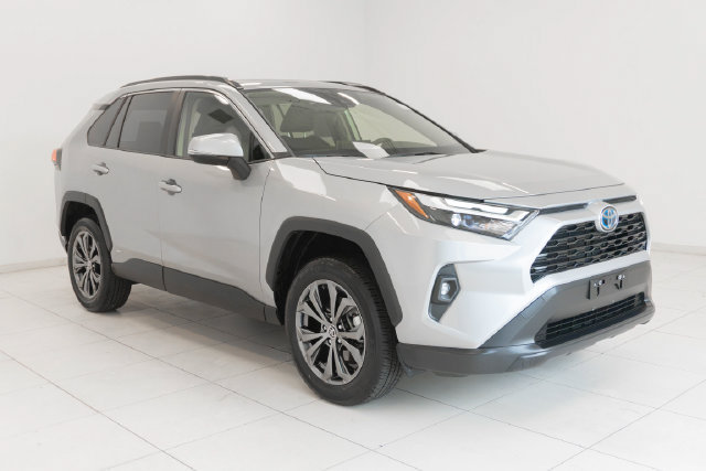 Used 2023 Toyota RAV4 XLE Premium AWD/4WD image 15