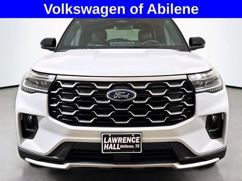 Used 2026 Ford Explorer Platinum RWD image 2