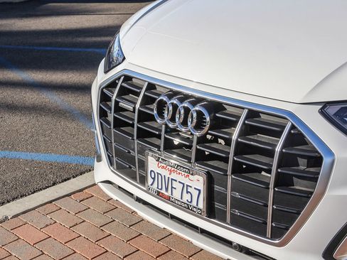 Used 2023 Audi Q5 2.0T Premium w/ Convenience Package image 12