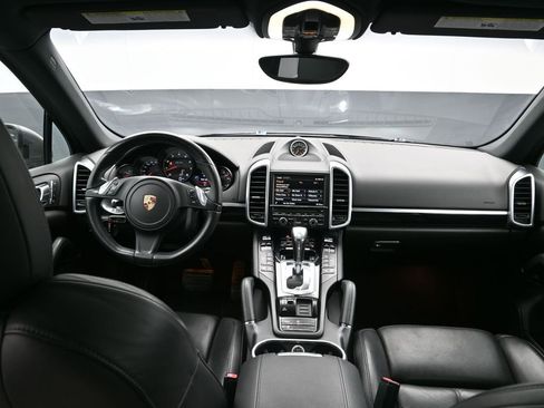 Used 2014 Porsche Cayenne image 18
