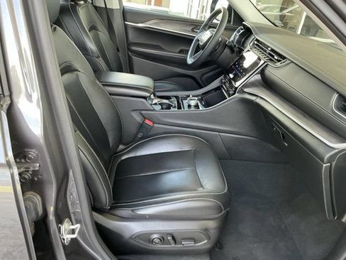 Used 2023 Jeep Grand Cherokee Limited AWD/4WD image 21