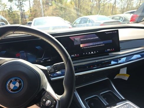 Used 2025 BMW i7 eDrive50 w/ Premium Package image 14