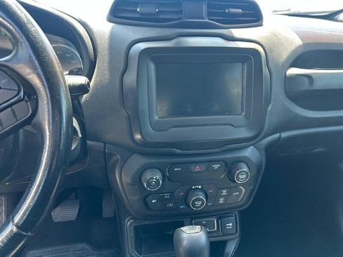 Used 2018 Jeep Renegade Altitude FWD image 37