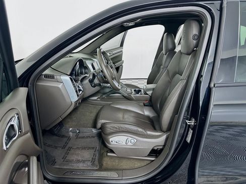 Used 2017 Porsche Cayenne Platinum Edition image 23