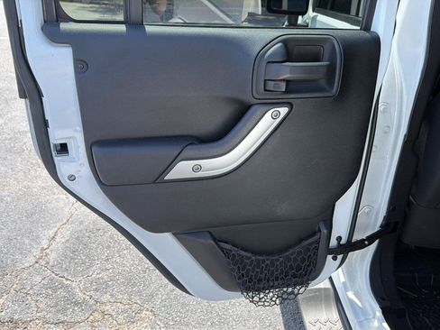 Used 2015 Jeep Wrangler Unlimited Sahara w/ Connectivity Group AWD/4WD image 17