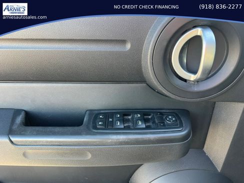 Used 2008 Dodge Nitro SXT RWD image 10