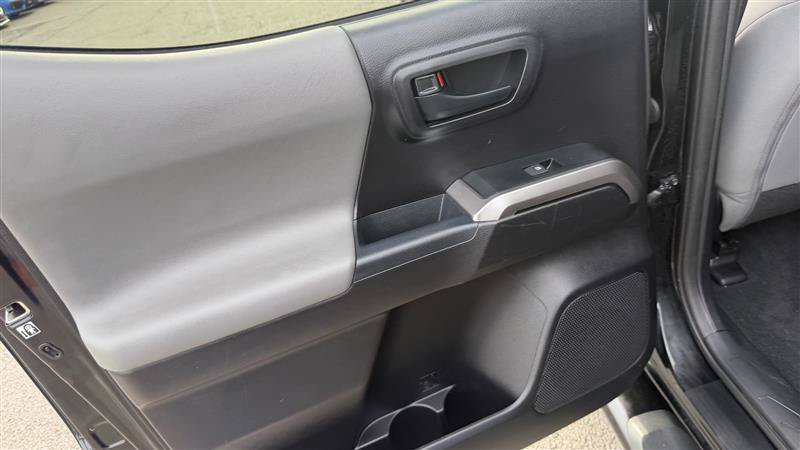 Used 2019 Toyota Tacoma SR5 AWD/4WD image 19