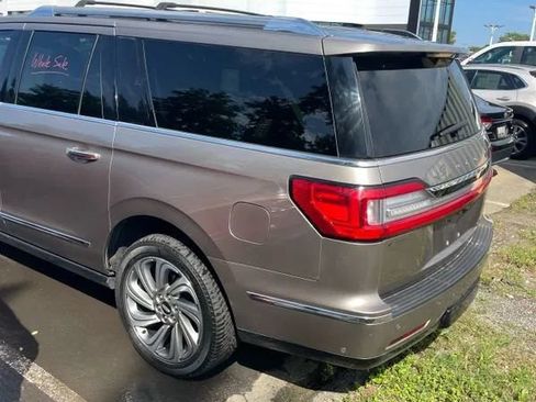Used 2019 Lincoln Navigator L Reserve AWD/4WD image 6