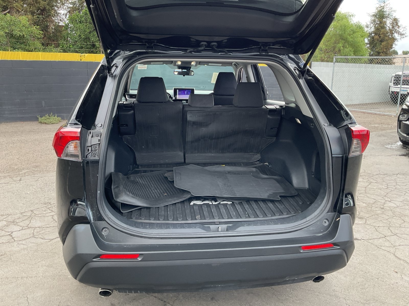 Used 2024 Toyota RAV4 LE AWD/4WD image 25