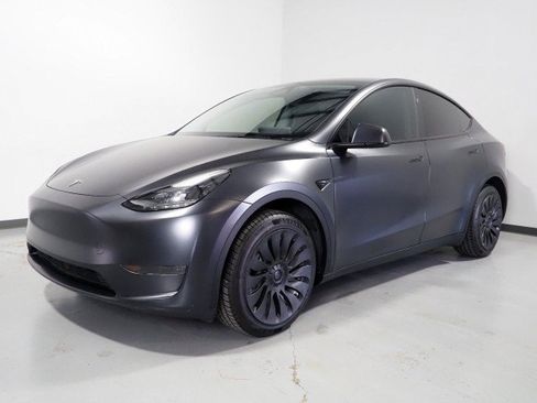 Used 2024 Tesla Model Y 2WD image 11