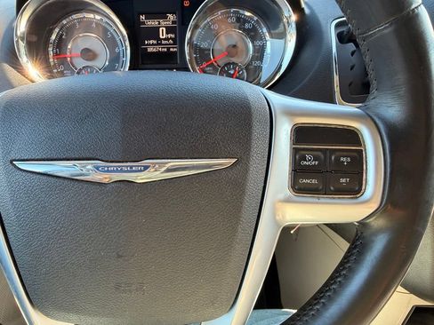 Used 2012 Chrysler Town & Country Touring w/ Entertainment Group #1 FWD image 20