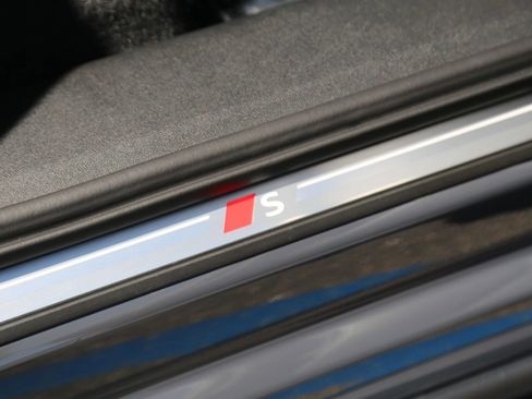 Certified 2025 Audi SQ6 e-tron Prestige AWD/4WD image 21