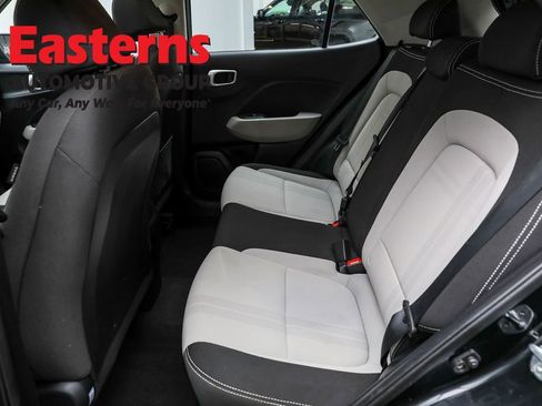 Used 2022 Hyundai Venue SEL image 22